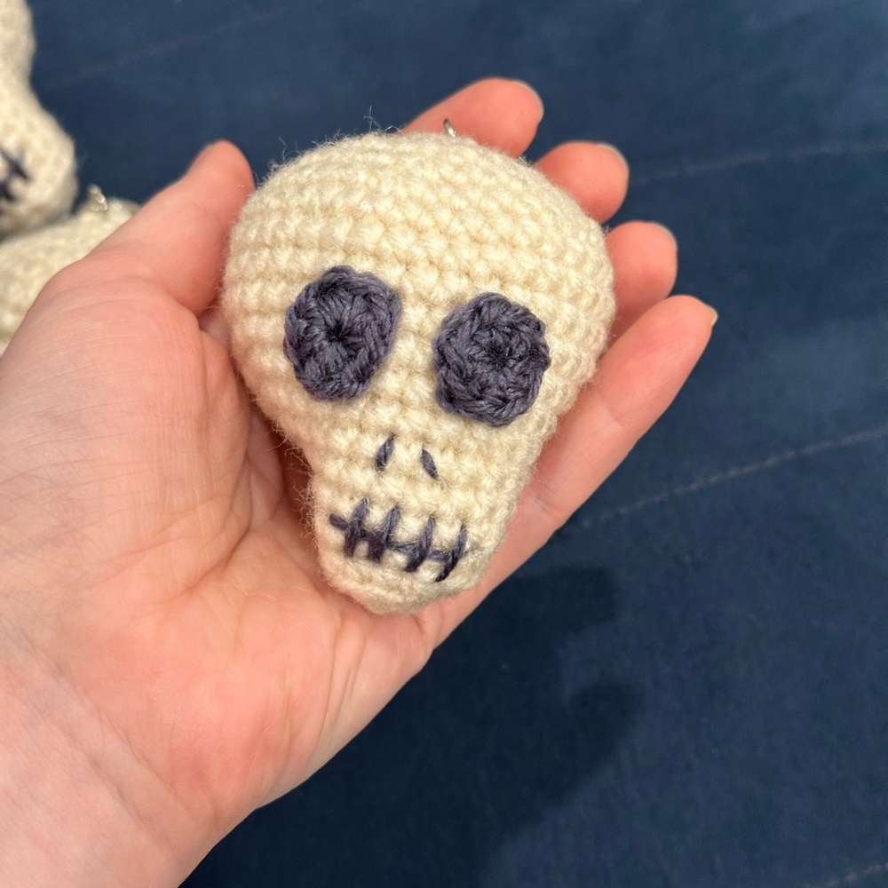 Crochet Skull Keychains (price for one) - Picture 4 of 9